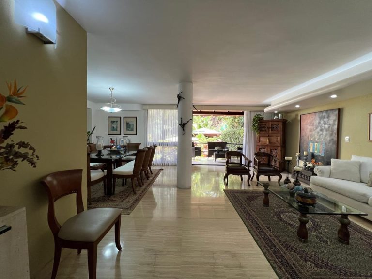 Casa en venta de 4 hab. y 408 m² en La Boyera, Caracas
