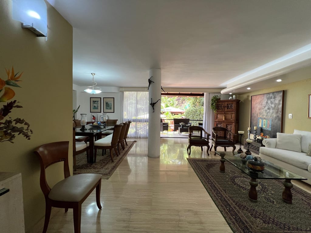 Casa en venta de 4 hab. y 408 m² en La Boyera, Caracas