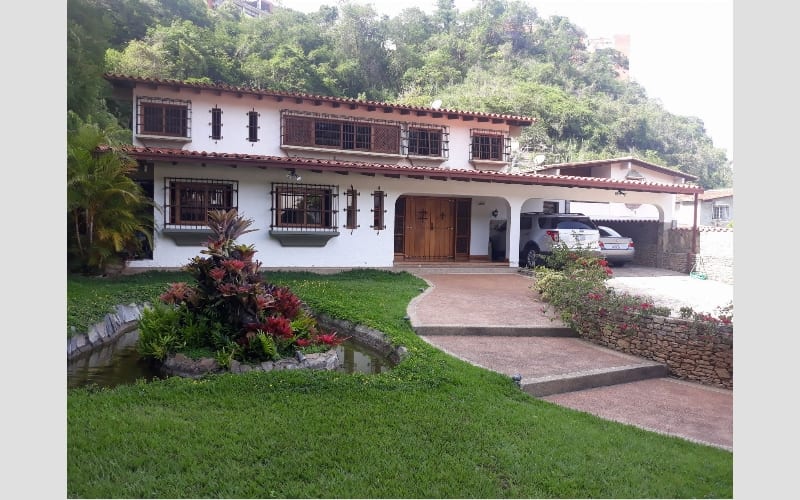 Casa en venta de 5 hab. y 900 m² en Macaracuay, Caracas