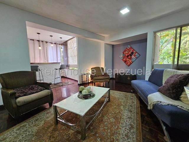 Apartamento en venta de 3 hab. y 165 m² en Las Esmeraldas, Caracas