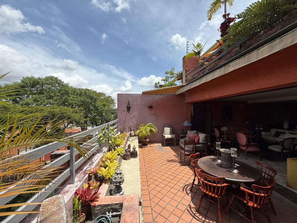 Apartamento en venta de 3 hab. y 246 m² en Alta Florida, Caracas