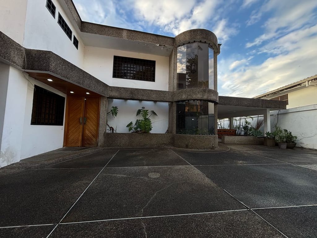 Casa en venta de 5 hab. y 650 m² en Prados del Este, Caracas