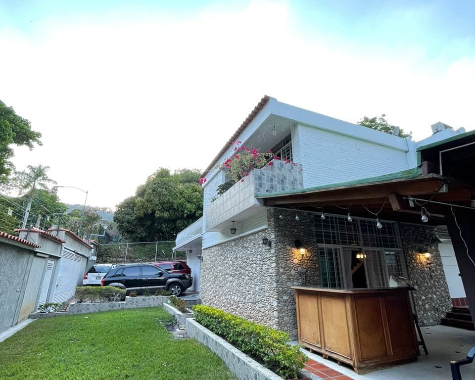 Casa en venta de 6 hab. y 408 m² en Prados del Este, Caracas