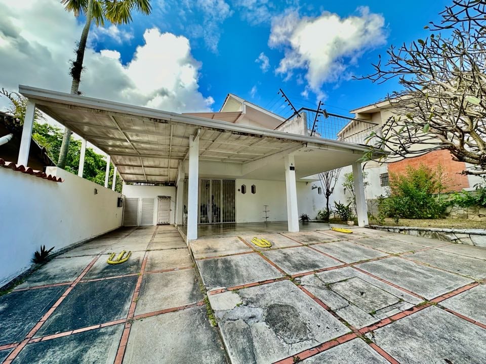 Casa en venta de 6 hab. y 685 m² en San Román, Caracas