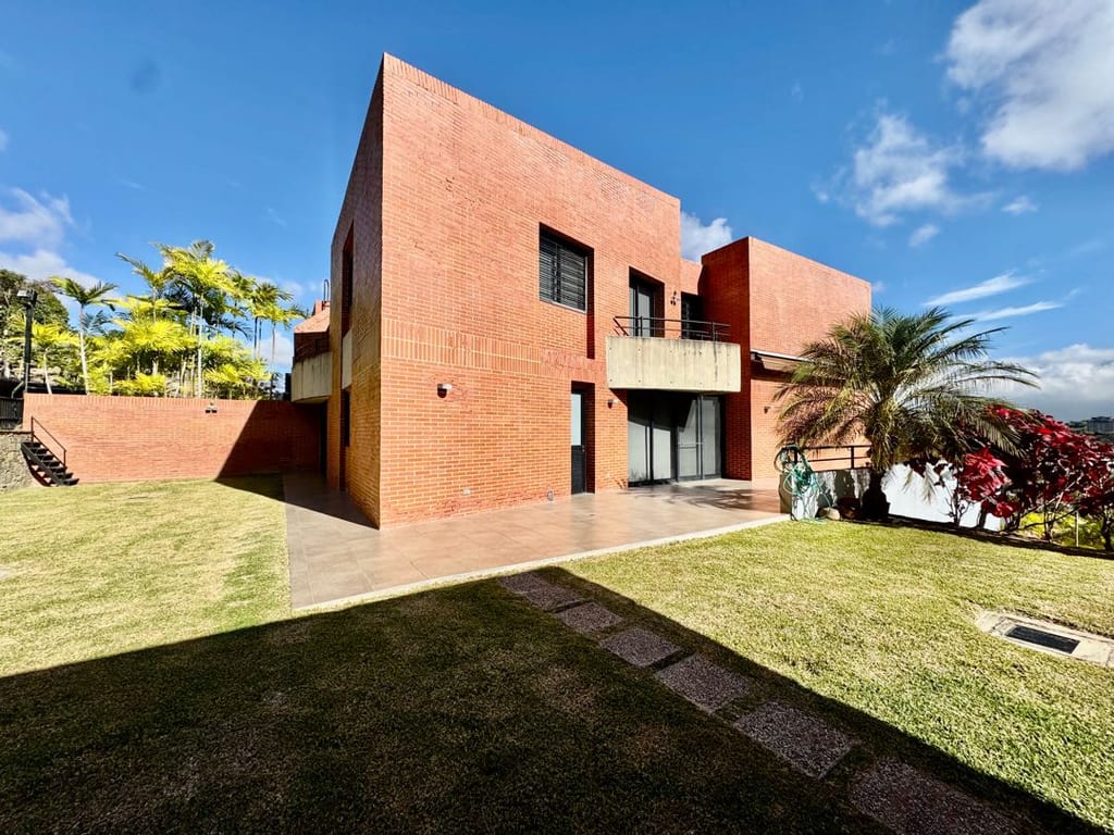Casa en venta de 5 hab. y 588 m² en La Trinidad, Caracas