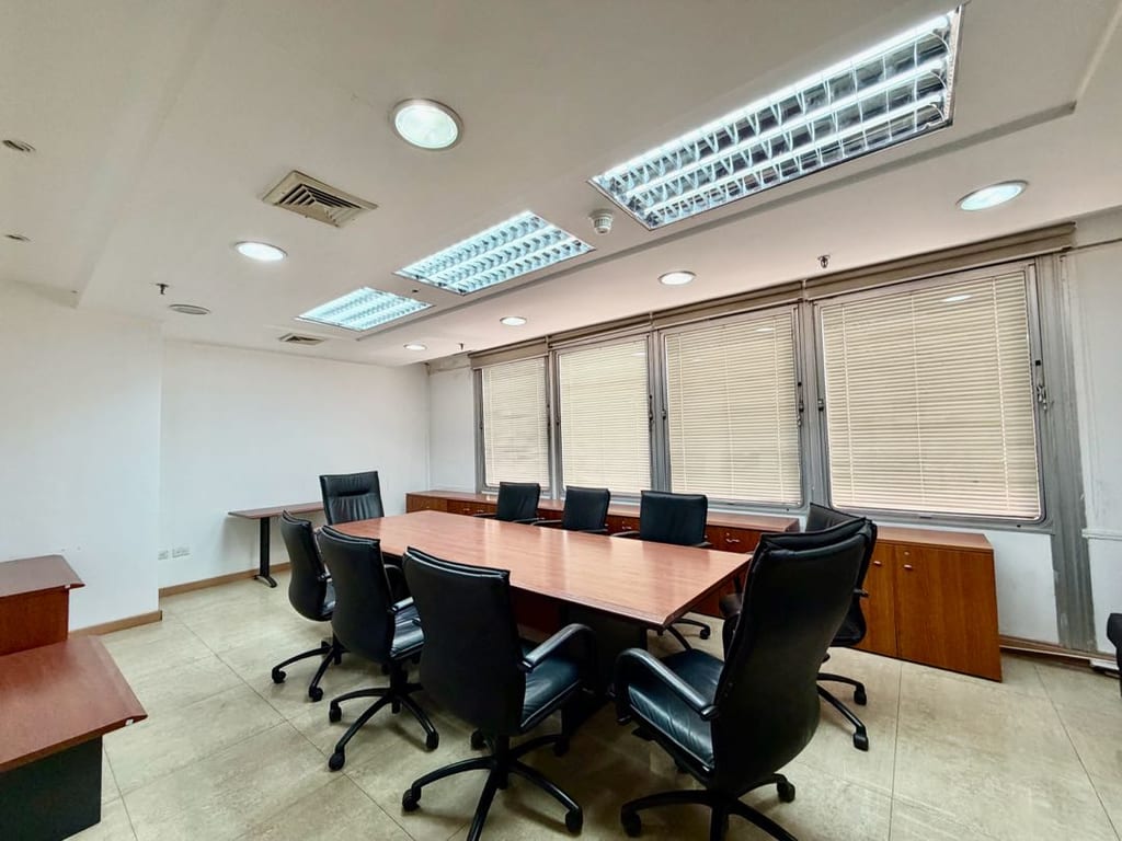 Oficina en alquiler de 368 m² en Las Mercedes, Caracas