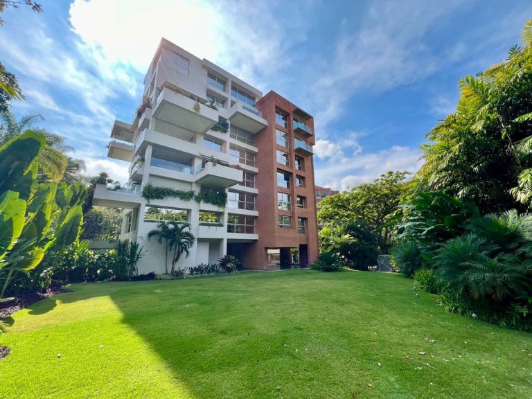 Apartamento de 3 habitaciones y 398 m² en Campo Alegre, Caracas