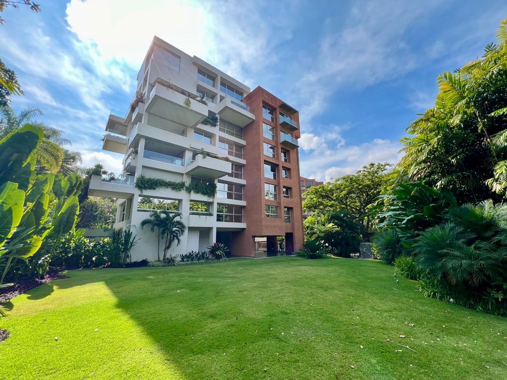 Apartamento en venta de 3 hab. y 398 m² en Campo Alegre, Caracas