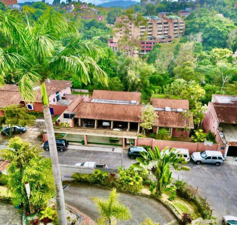 Casa en venta de 11 hab. y 700 m² en La Lagunita, Caracas