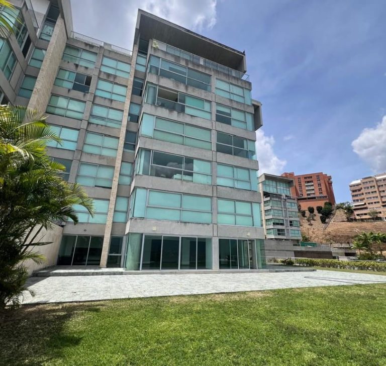 Apartamento en venta de 3 hab. y 265 m² en Lomas del Sol, Caracas