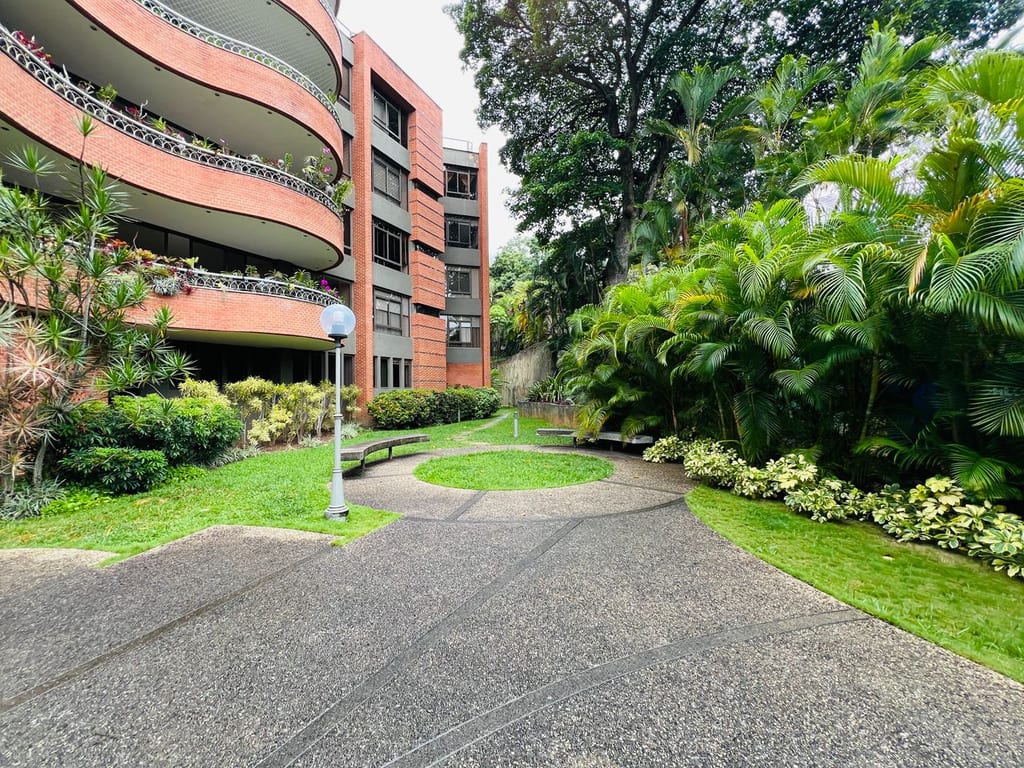 Apartamento en venta de 2 hab. y 600 m² en Altamira, Caracas