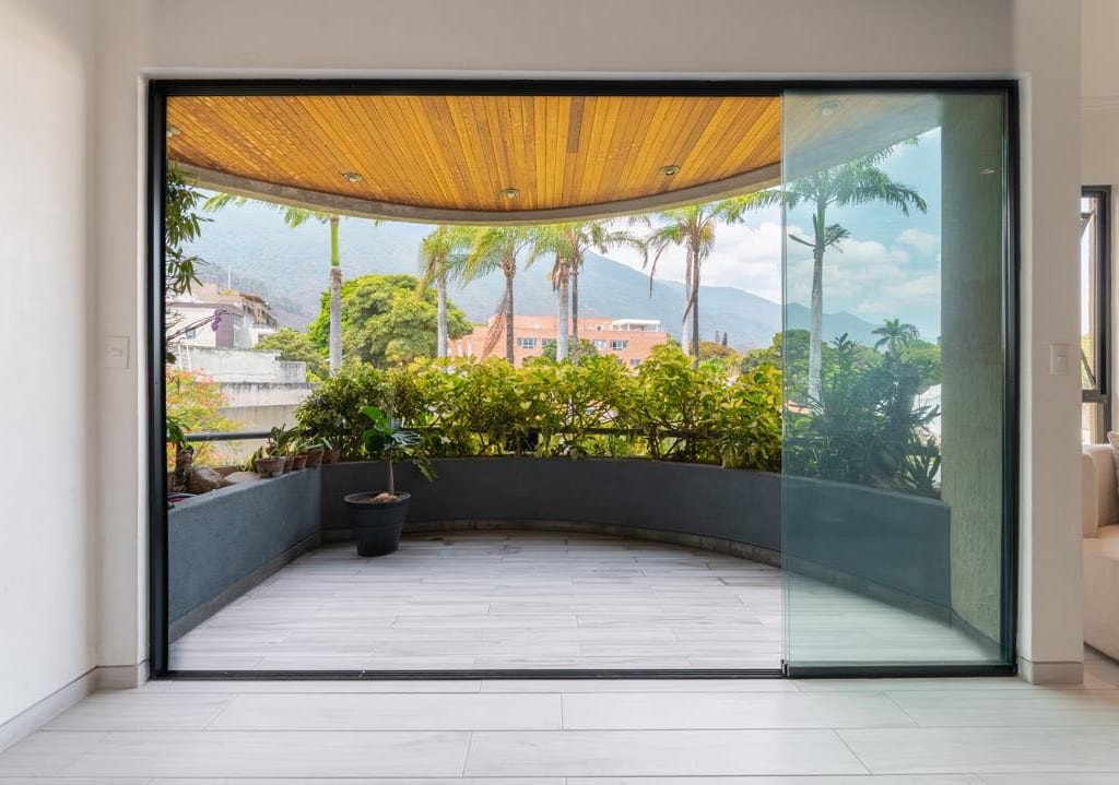 Apartamento en venta de 4 hab. y 343 m² en Country Club, Caracas