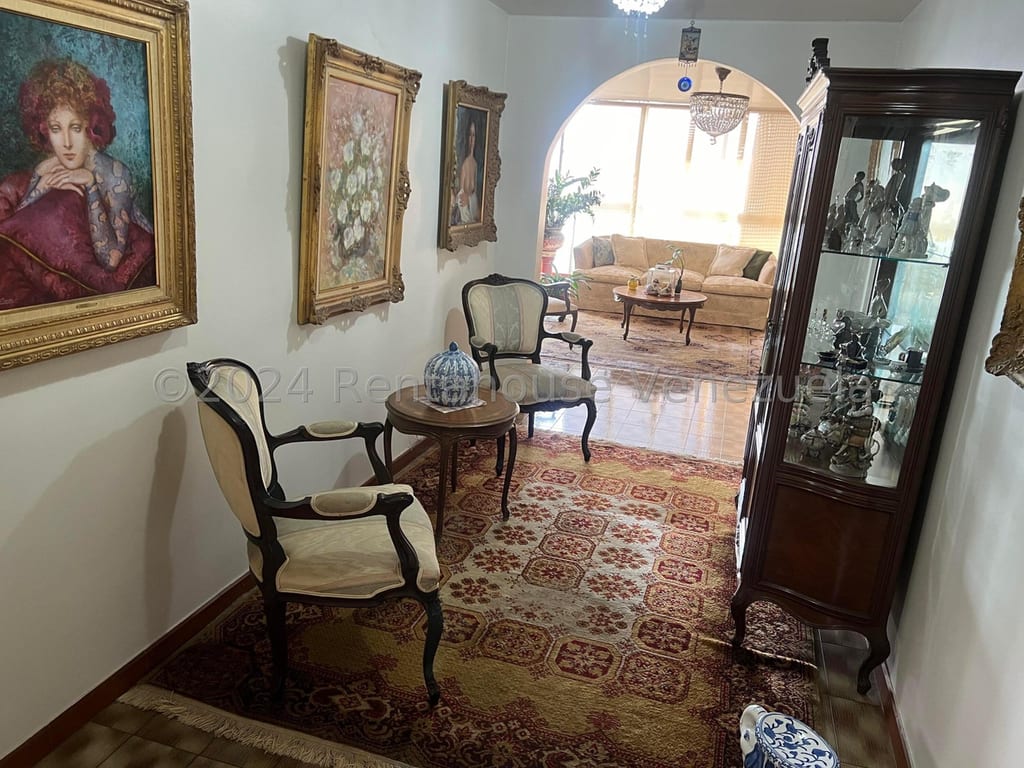 Apartamento en venta de 4 hab. y 244 m² en Colinas de Bello Monte, Caracas