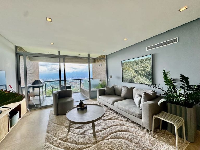 Apartamento en venta de 3 hab. y 149 m² en Alto Hatillo, Caracas