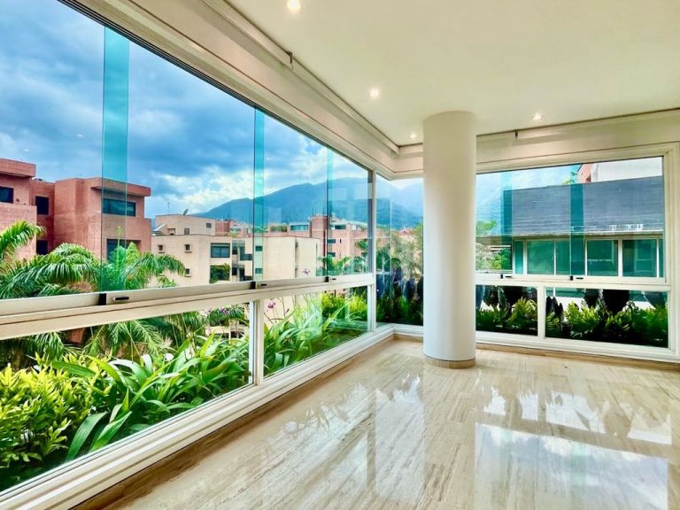 Apartamento en alquiler de 2 hab. y 92 m² en Campo Alegre, Caracas