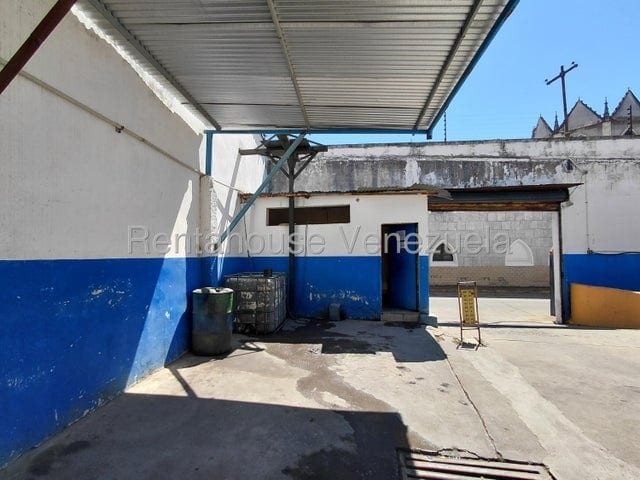 Local comercial en venta de 1.700 m² en Parroquia Urbana San José, Valencia