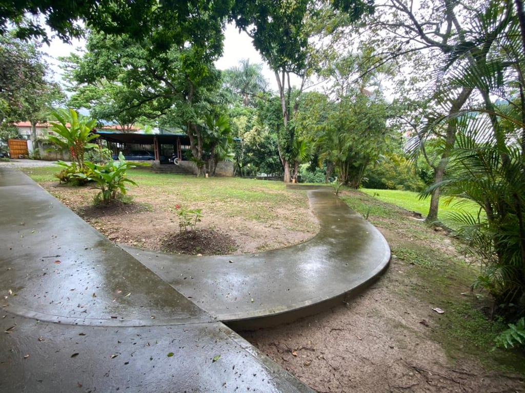 Casa en venta de 6 hab. y 2.000 m² en Valle Arriba, Caracas