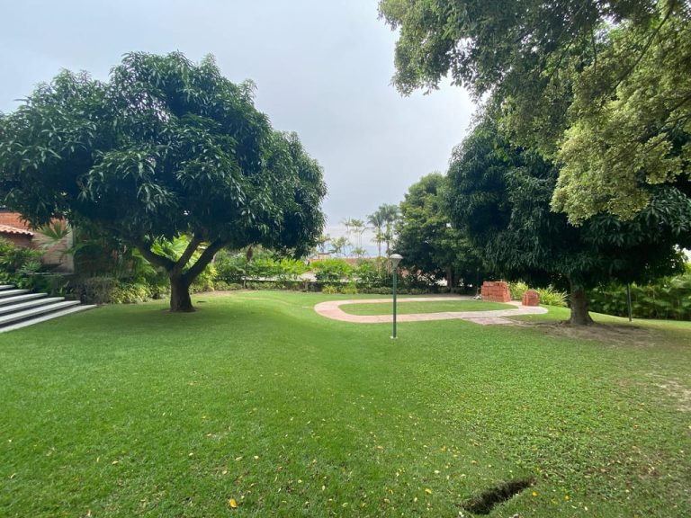 Casa en venta de 4 hab. y 800 m² en Cerro Verde, Caracas · Ref. CV5780