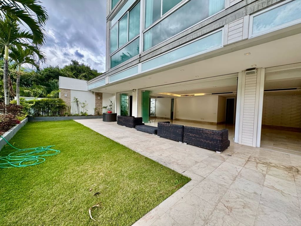 Apartamento en venta de 7 hab. y 661 m² en La Castellana, Caracas