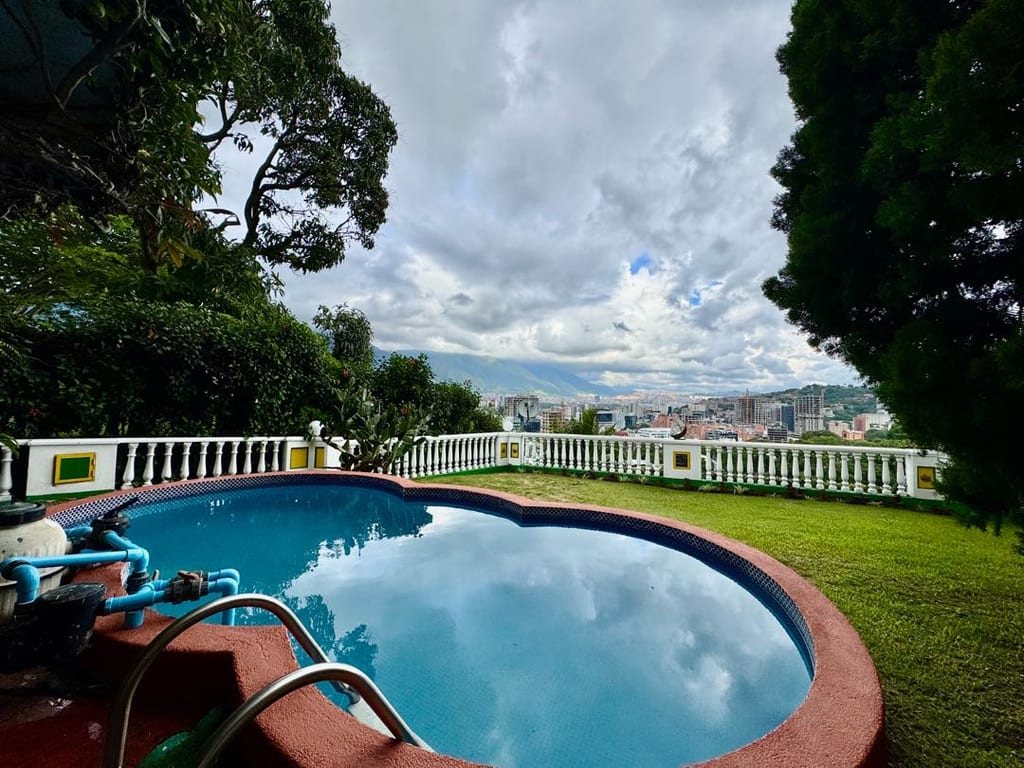 Apartamento en venta de 6 hab. y 294 m² en Chulavista, Caracas