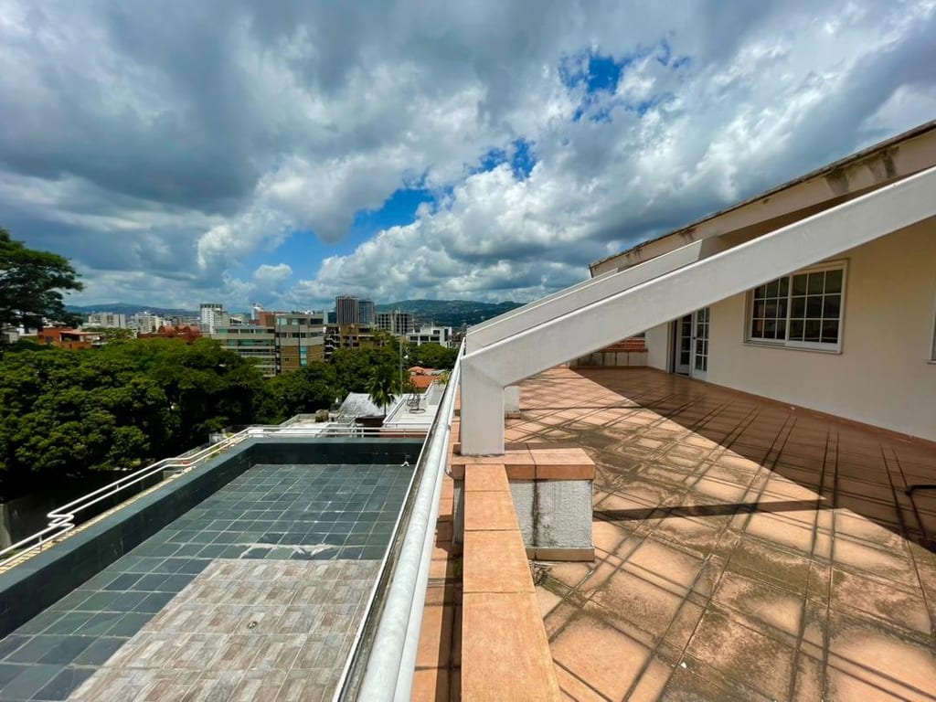 Apartamento en venta de 4 hab. y 828 m² en La Castellana, Caracas