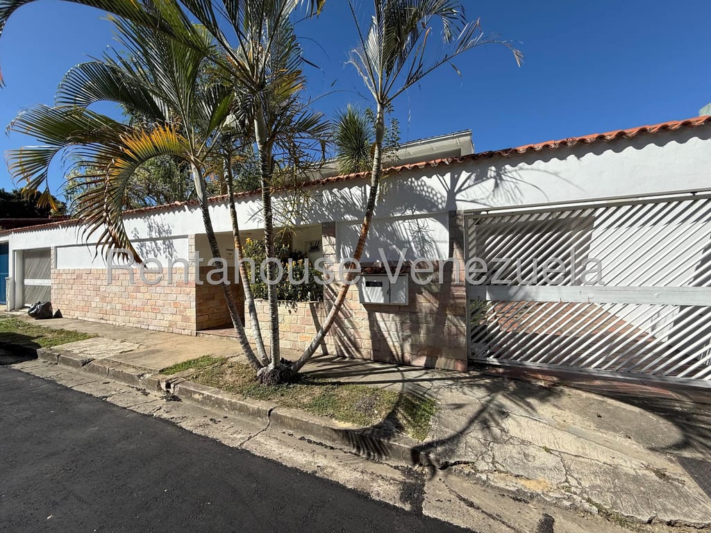 Casa en venta de 4 hab. y 545 m² en Sorocaima, Caracas
