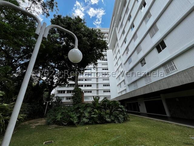Apartamento en venta de 3 hab. y 300 m² en Los Naranjos de Las Mercedes, Caracas