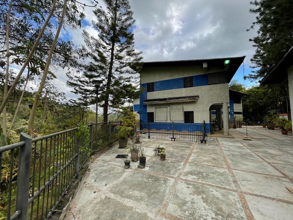 Casa en venta de 5 hab. y 800 m² en Oripoto, Caracas