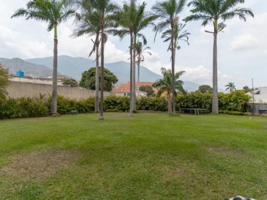 Apartamento en venta de 3 hab. y 342 m² en Country Club, Caracas · Ref. CV5832