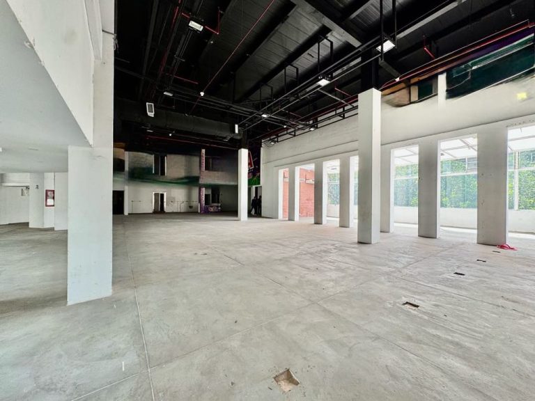 Local comercial en venta de 1.300 m² en Sabana Grande, Caracas