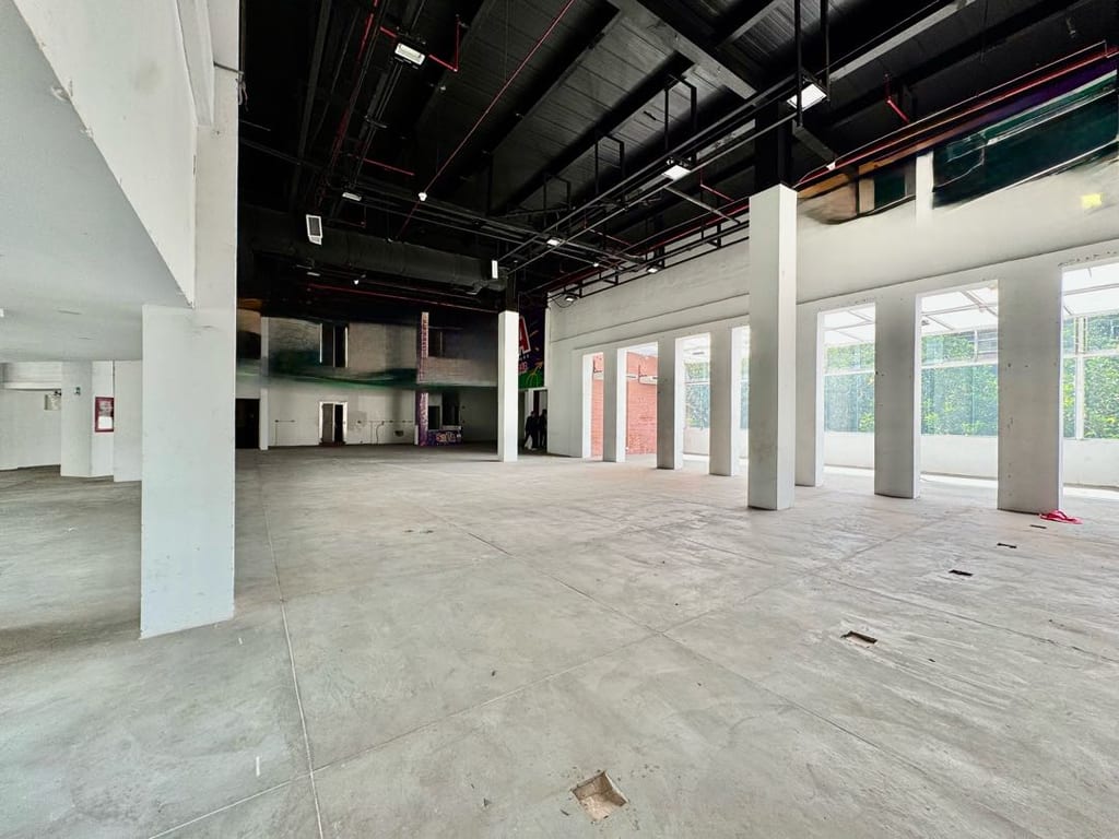 Local comercial en venta de 1.300 m² en Sabana Grande, Caracas
