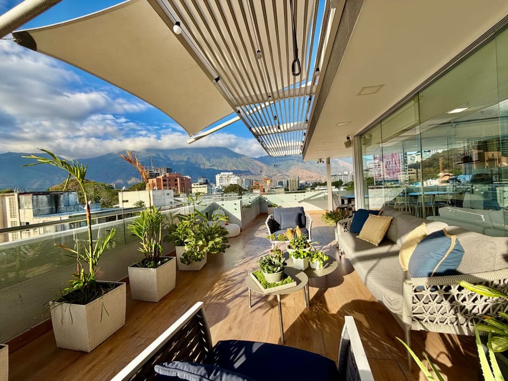 Apartamento en venta de 5 hab. y 573 m² en Los Naranjos (Las Mercedes), Caracas