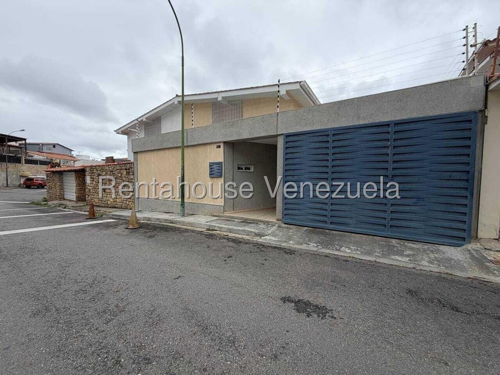 Casa en venta de 4 hab. y 241 m² en Alto Prado, Caracas · Ref. CV5845