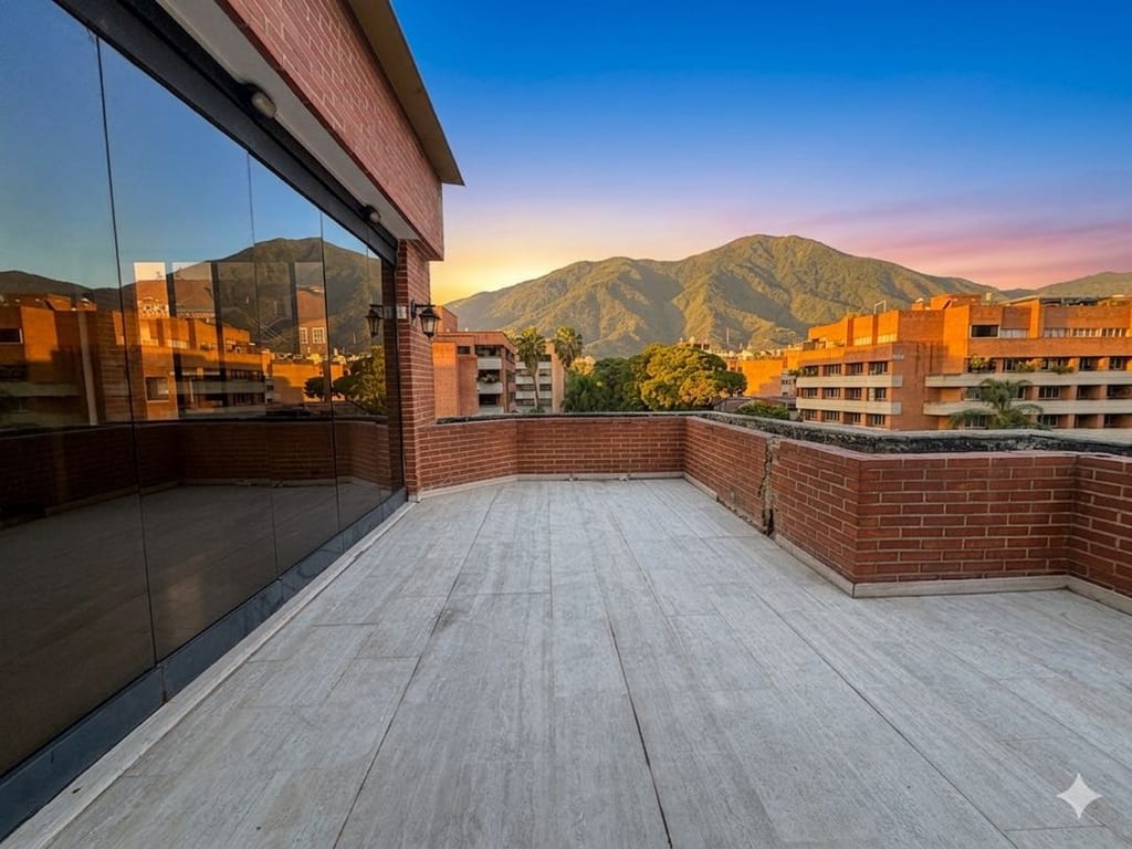Apartamento en venta de 5 hab. y 550 m² en Campo Alegre, Caracas
