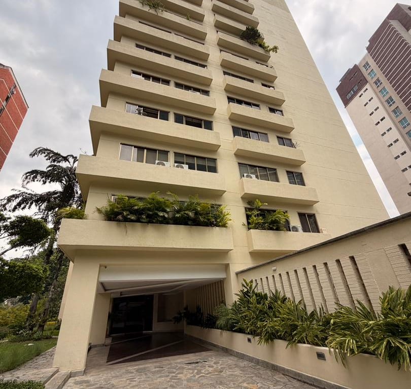 Apartamento en alquiler de 1 hab. y 134 m² en Campo Alegre, Caracas