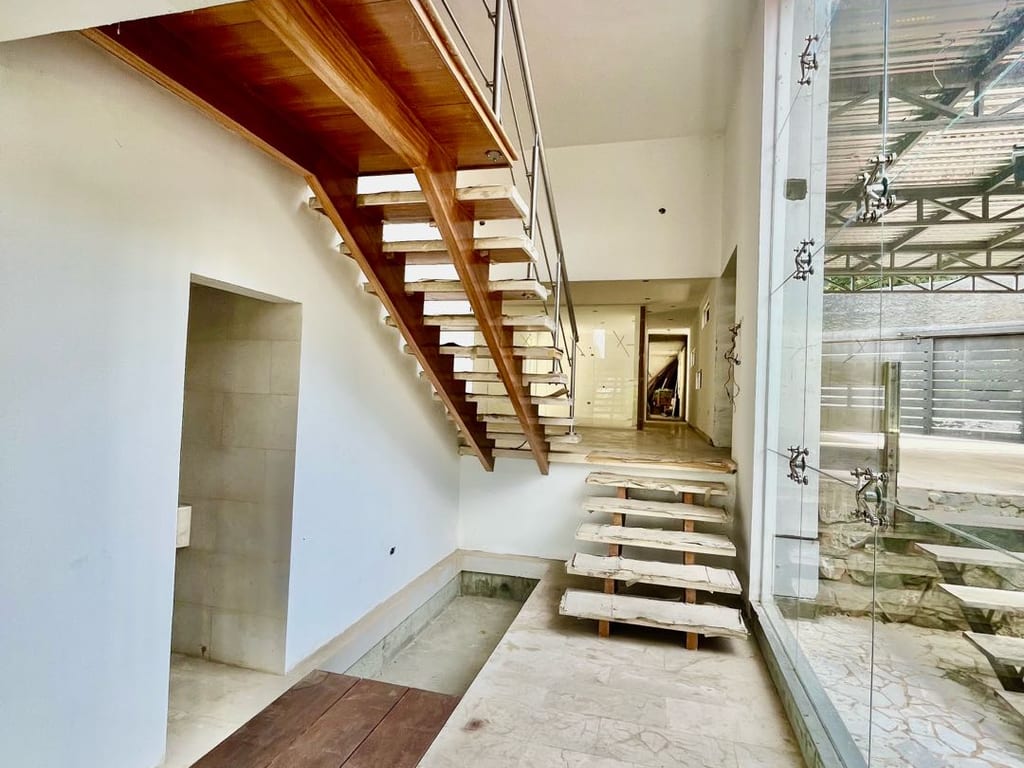 Casa en venta de 5 hab. y 400 m² en Prados del Este, Caracas · Ref. CV5876