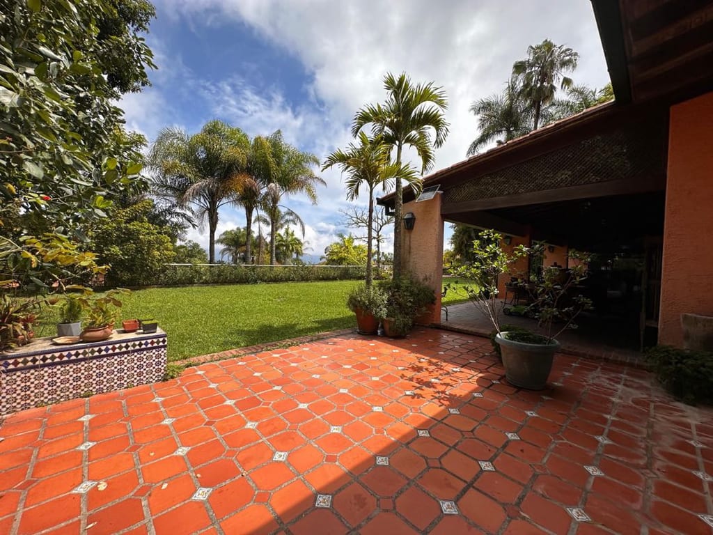 Casa en venta de 8 hab. y 840 m² en Alto Hatillo, Caracas