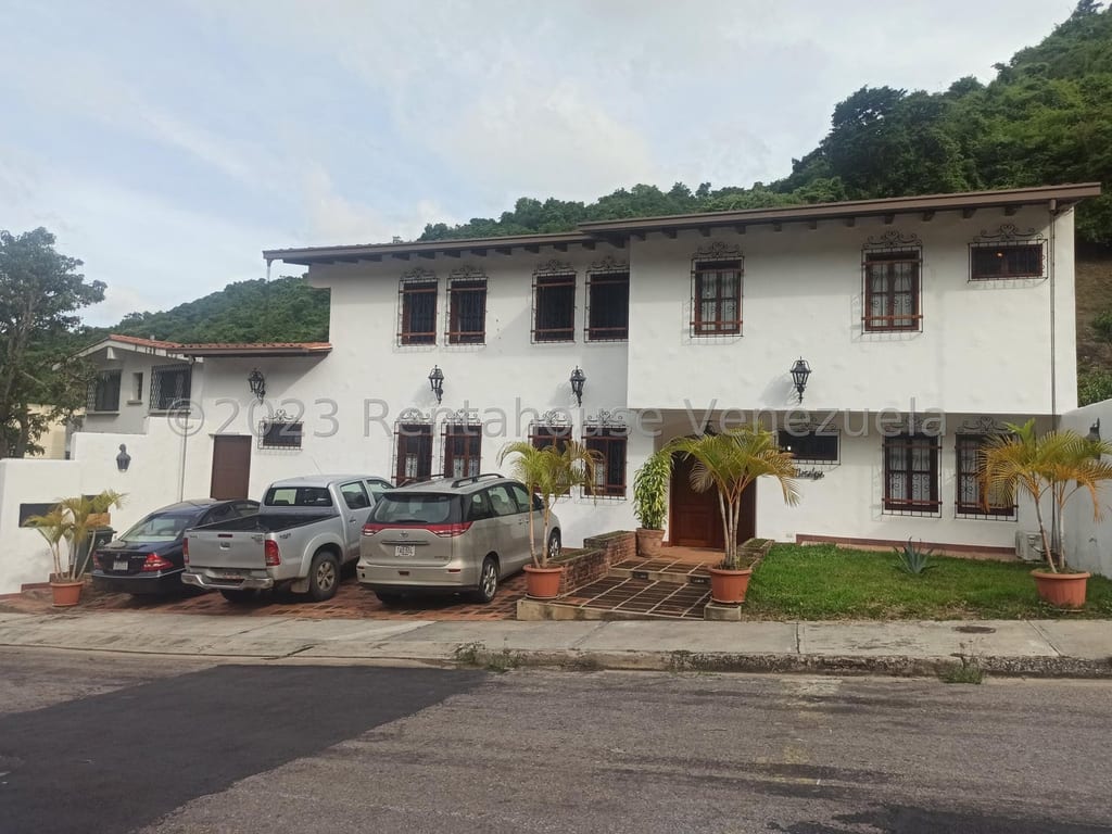Casa en venta de 6 hab. y 477 m² en Santa Sofia, Caracas