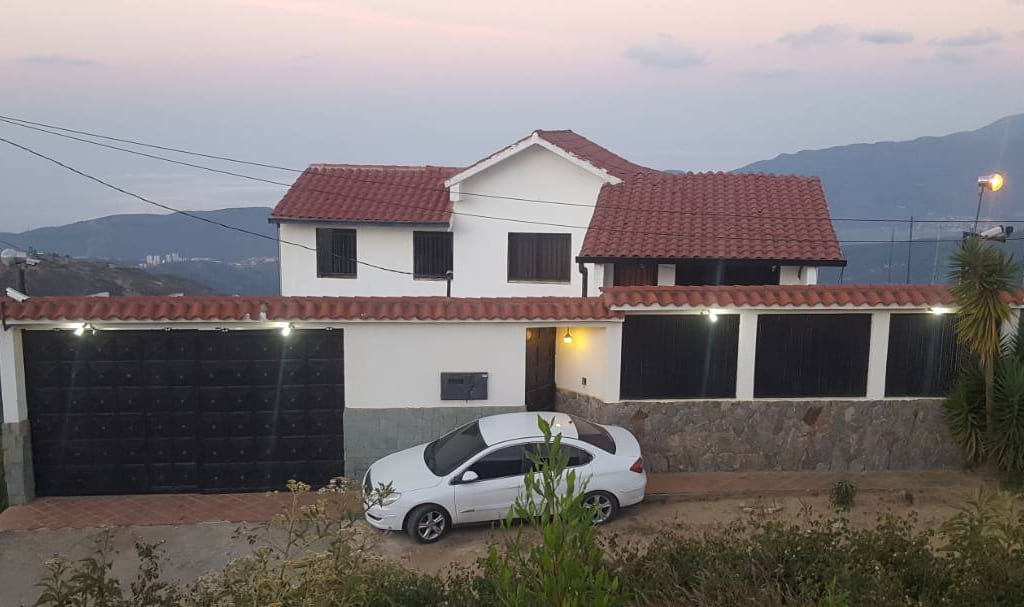 Casa en venta de 5 hab. y 273 m² en El Junquito, Caracas