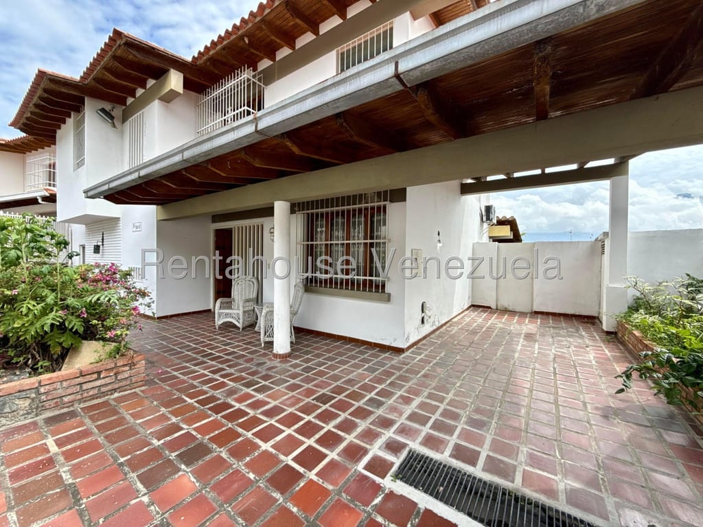 Casa en venta de 4 hab. y 411 m² en Santa Paula, Caracas