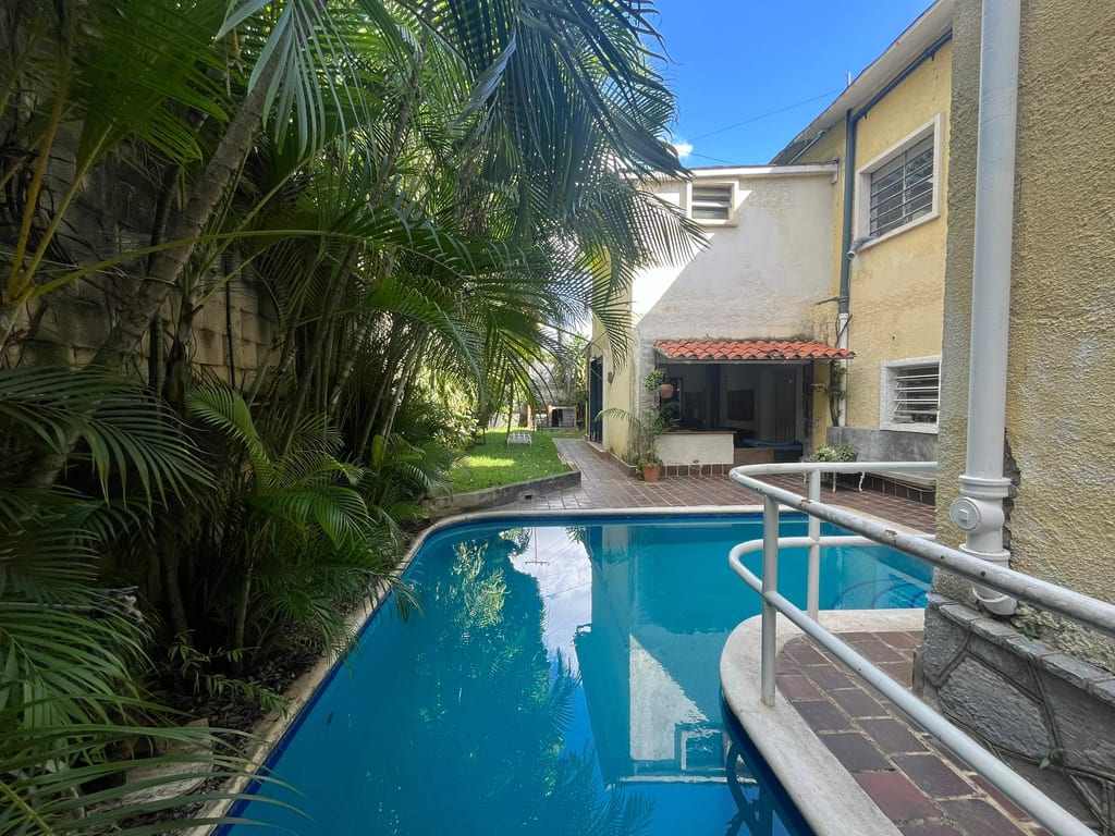 Casa en venta de 6 hab. y 540 m² en Los Chorros, Caracas