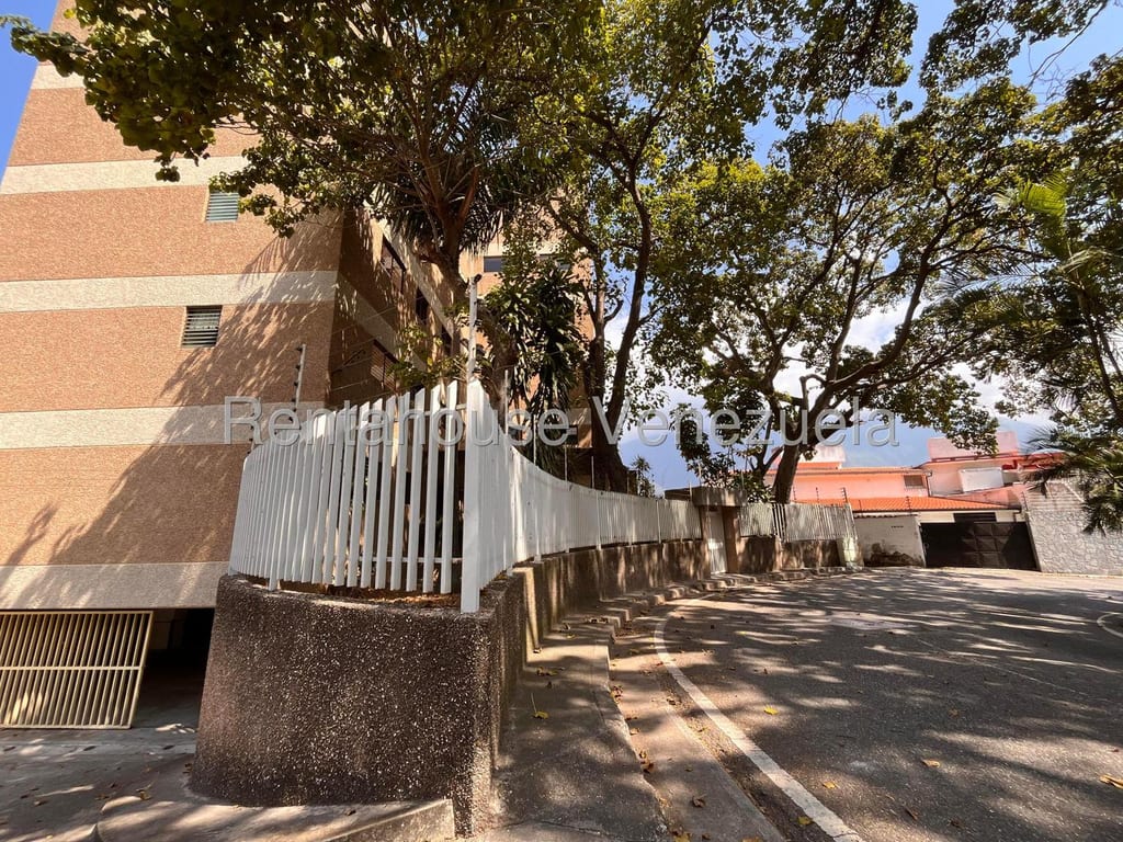 Apartamento en venta de 4 hab. y 255 m² en Colinas de Bello Monte, Caracas