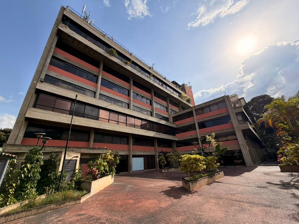 Oficina en alquiler de 92 m² en Los Cortijos de Lourdes, Caracas