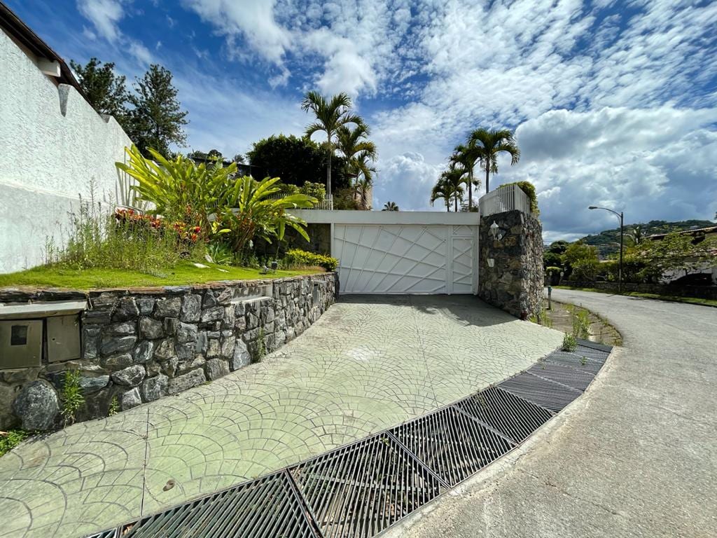 Casa en venta de 6 hab. y 1.000 m² en Cerro Verde, Caracas
