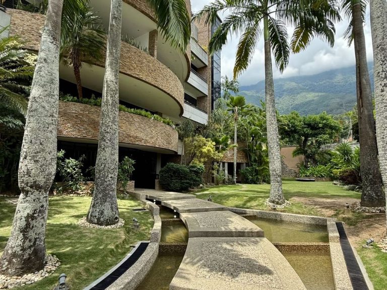 Apartamento en venta de 4 hab. y 600 m² en Altamira, Caracas · Ref. CV5942