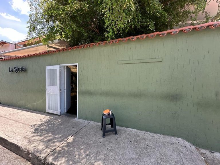 Local comercial en alquiler de 15 m² en Los Palos Grandes, Caracas