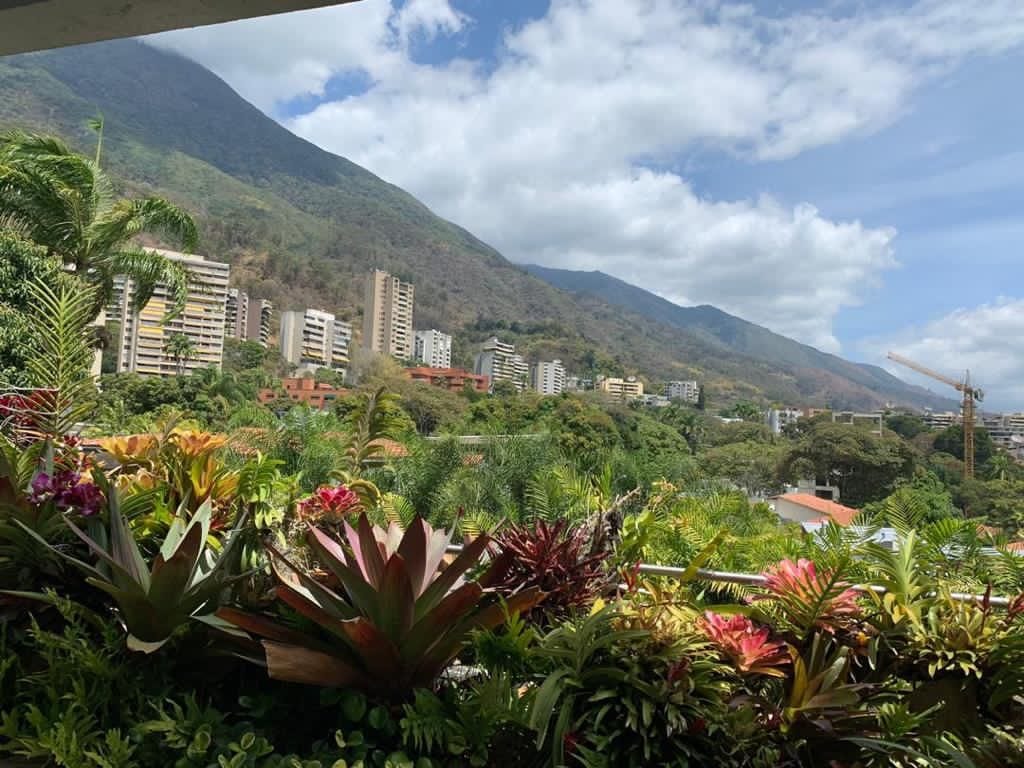 Apartamento en venta de 3 hab. y 250 m² en Altamira, Caracas