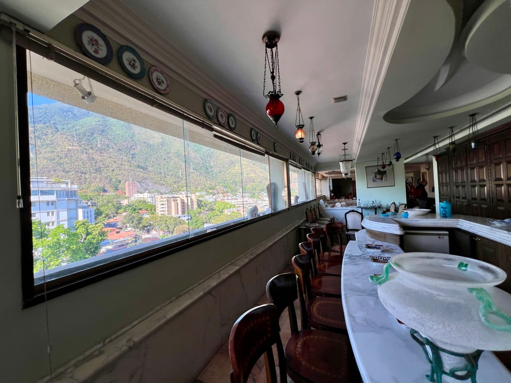 Apartamento en venta de 8 hab. y 794 m² en La Castellana, Caracas