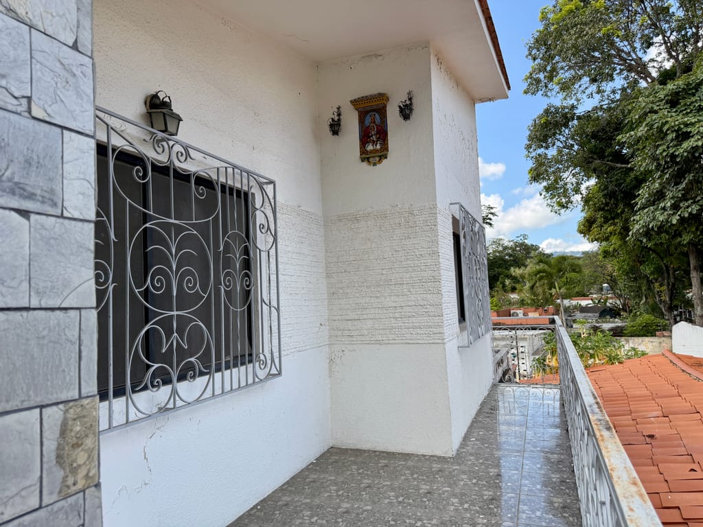Casa en alquiler de 7 hab. y 674 m² en La Floresta, Caracas