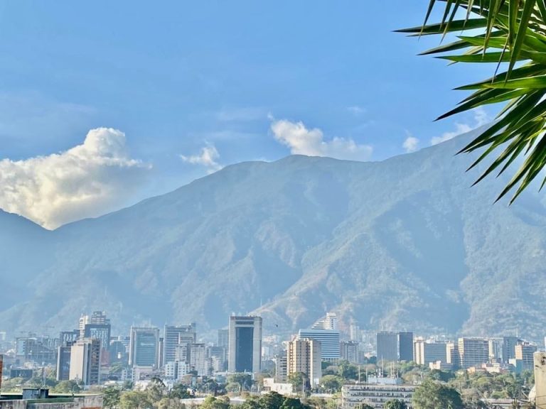 Casa en venta de 7 hab. y 380 m² en Lomas de Chuao, Caracas